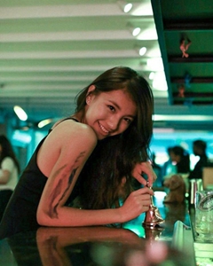 男生捅女生网站,网络暴力惊人事件，高中生拍视频捅伤女生-1